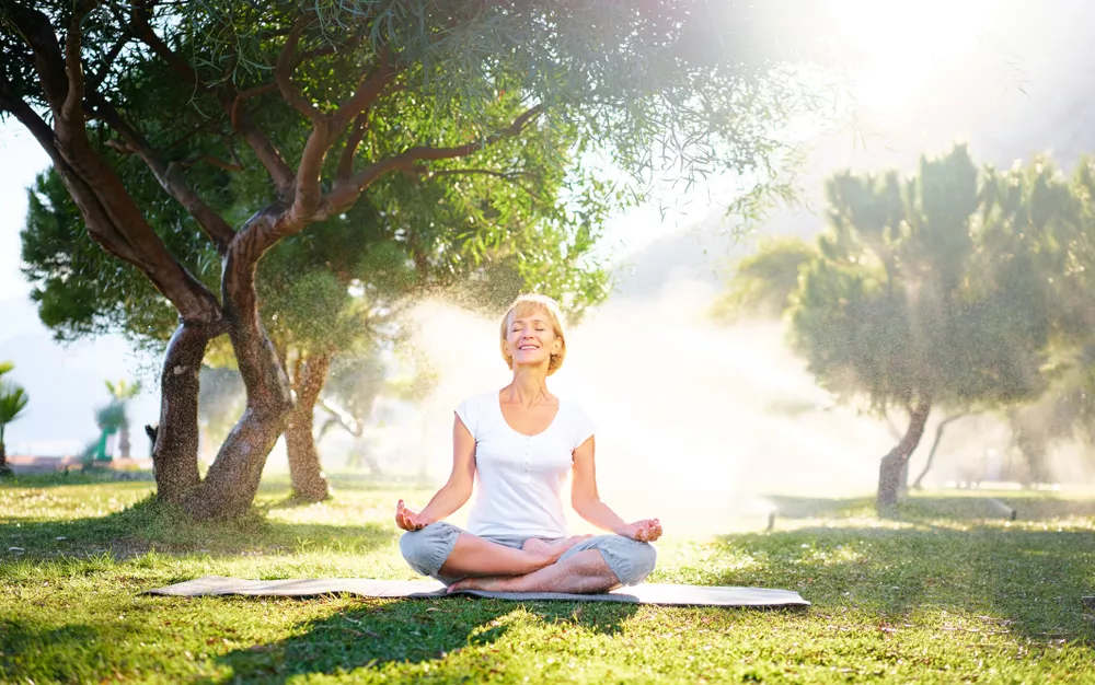 yoga matinal : ici yoga et sophrologie club de yoga à Rouen 